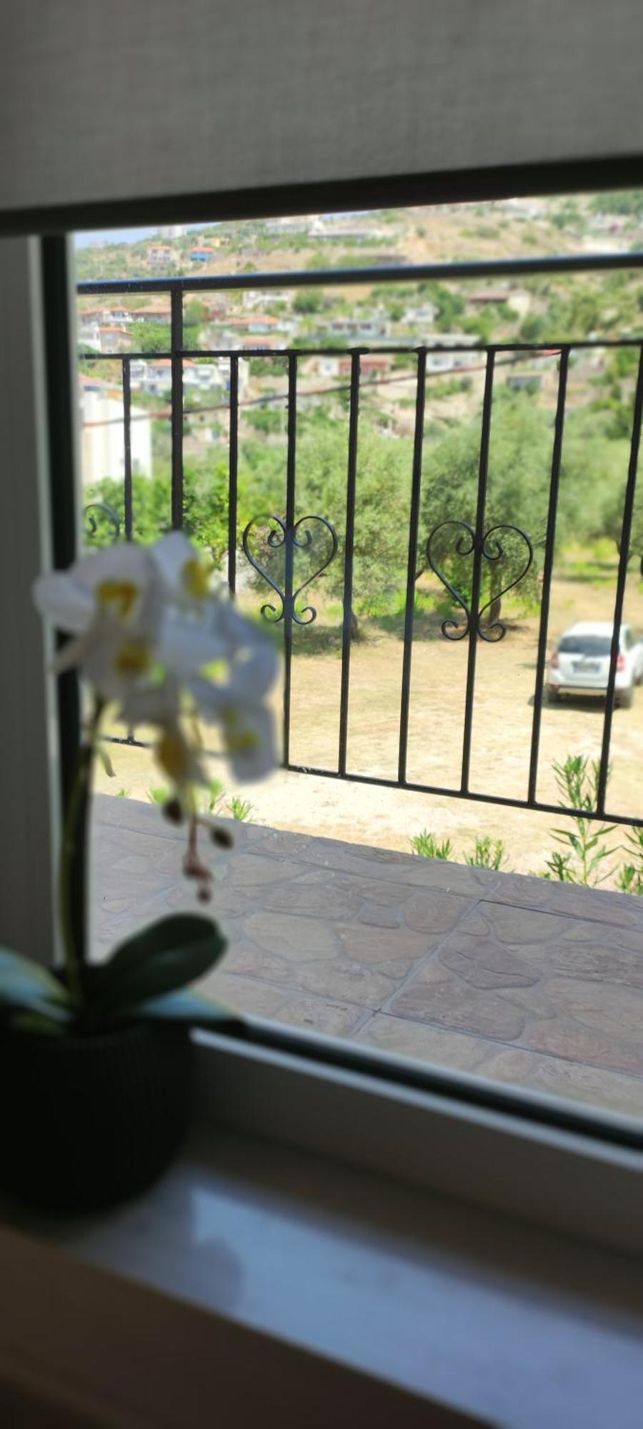 Bed and Breakfast On The Rocks Qeparo Zimmer foto