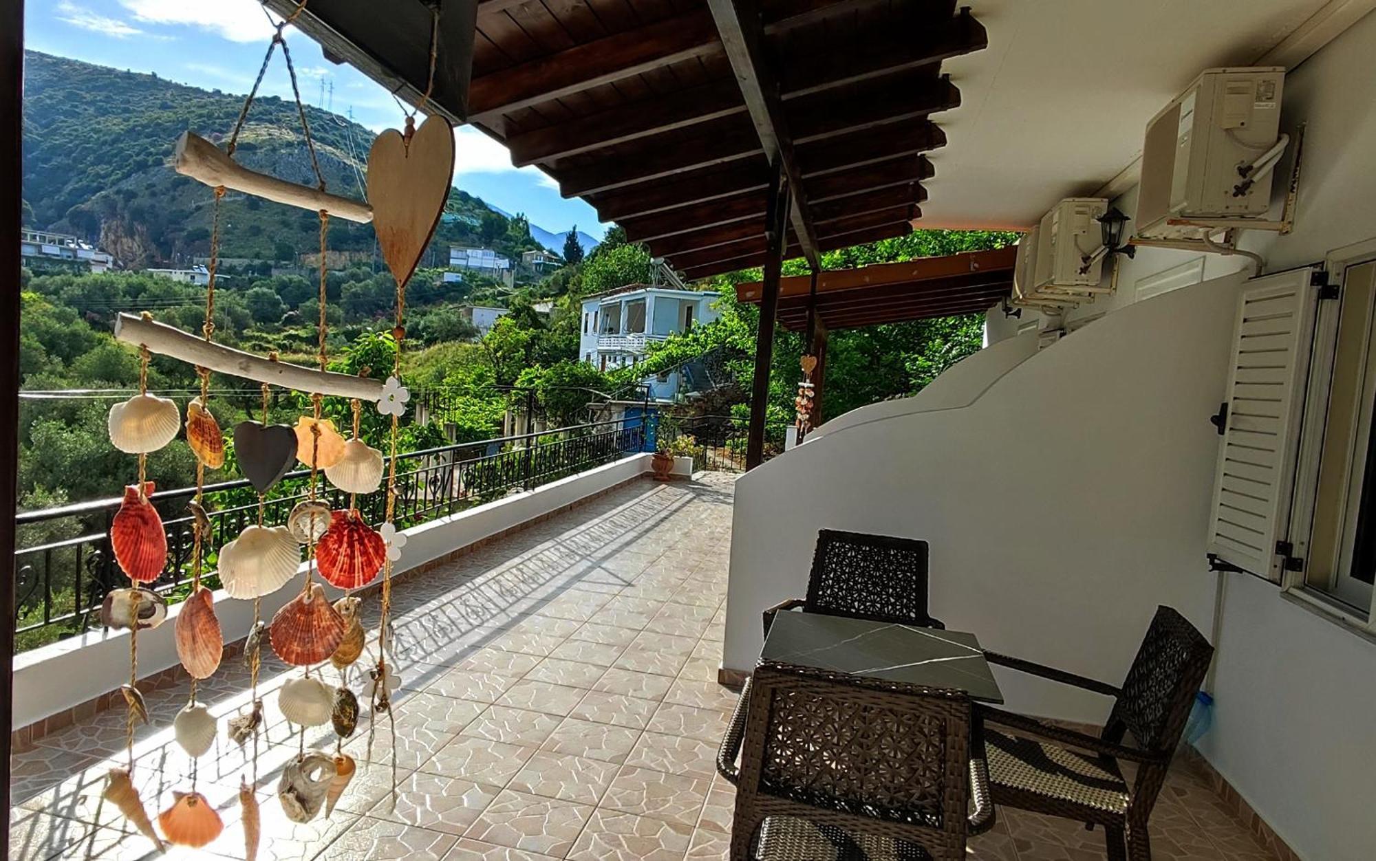 Bed and Breakfast On The Rocks Qeparo Zimmer foto